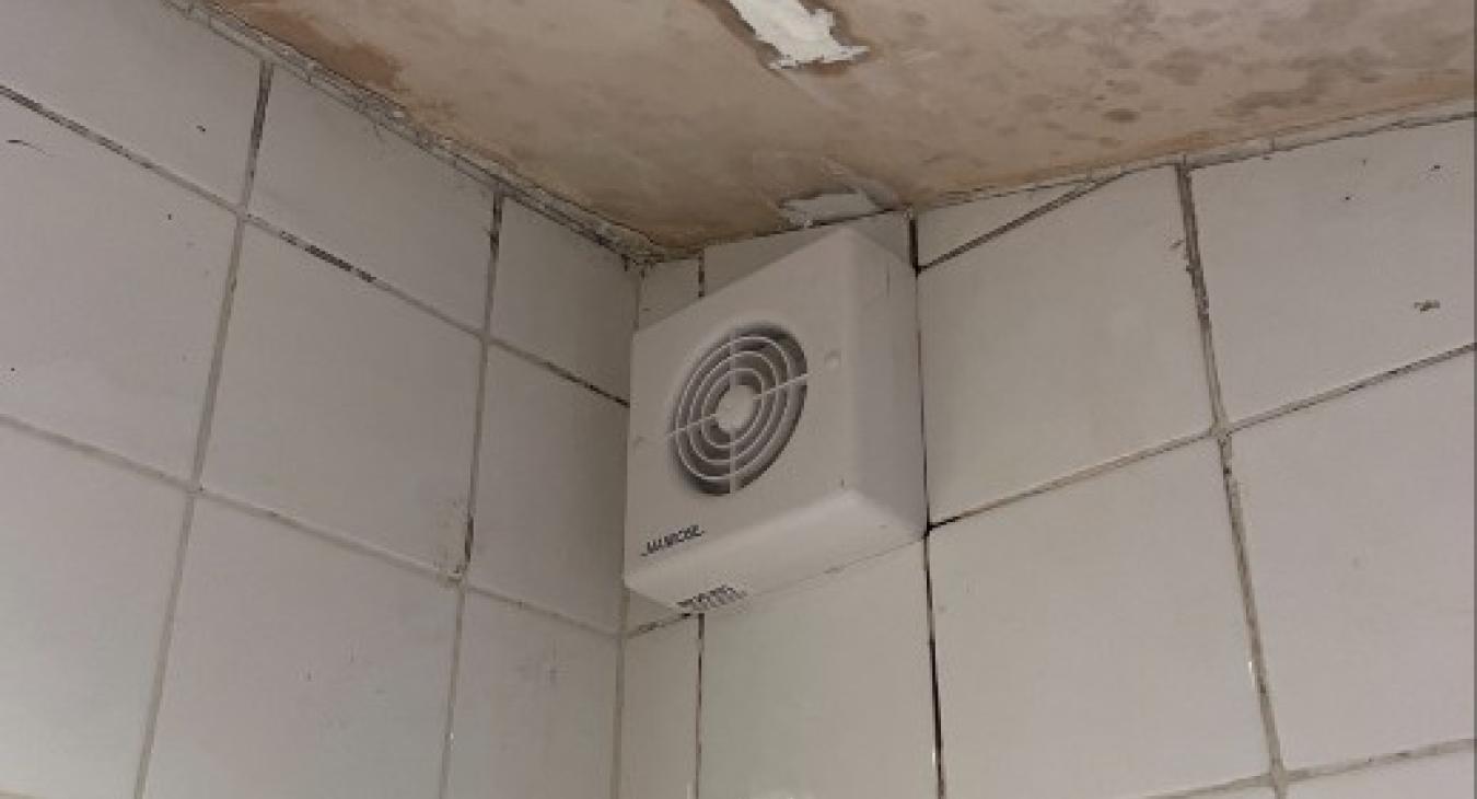 Signs you need a new bathroom extractor fan: Advice from your local electrician in Chigwell 